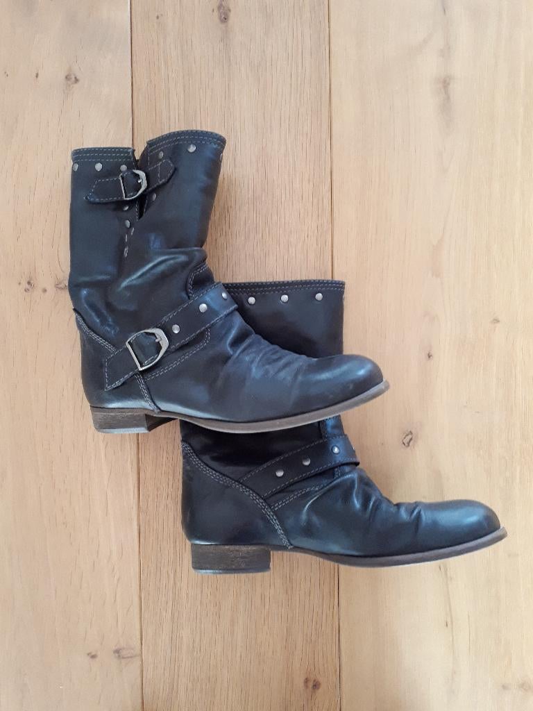 Te koop aangeboden: mooie zwarte laarsjes, Ophalen, Nieuw, Zwart