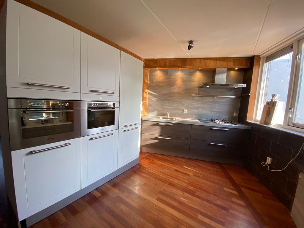 Zeer nette Rechte Keuken + Wandkast + GEDEMONTEERD!