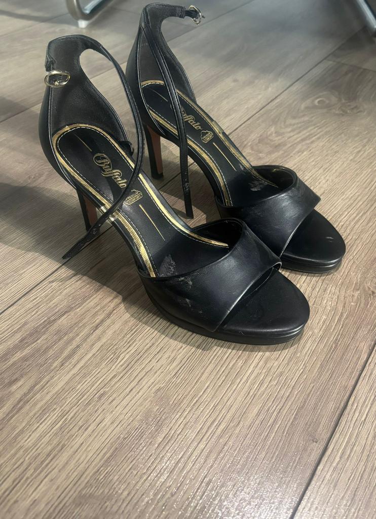 Buffalo hakken, Ophalen of Verzenden, Zo goed als nieuw, Zwart