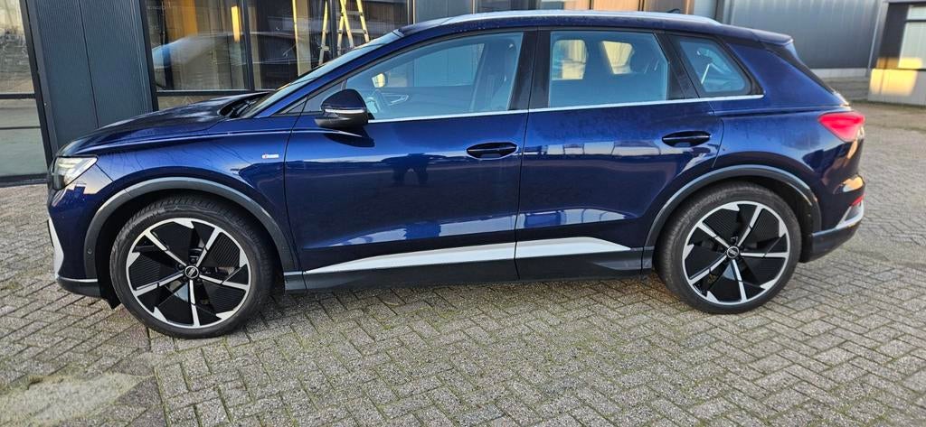 Audi Q4 50e e-tron Quattro S-Line Matrix leer Ambiance 2023, Automaat, Blauw, Leder, Particulier
