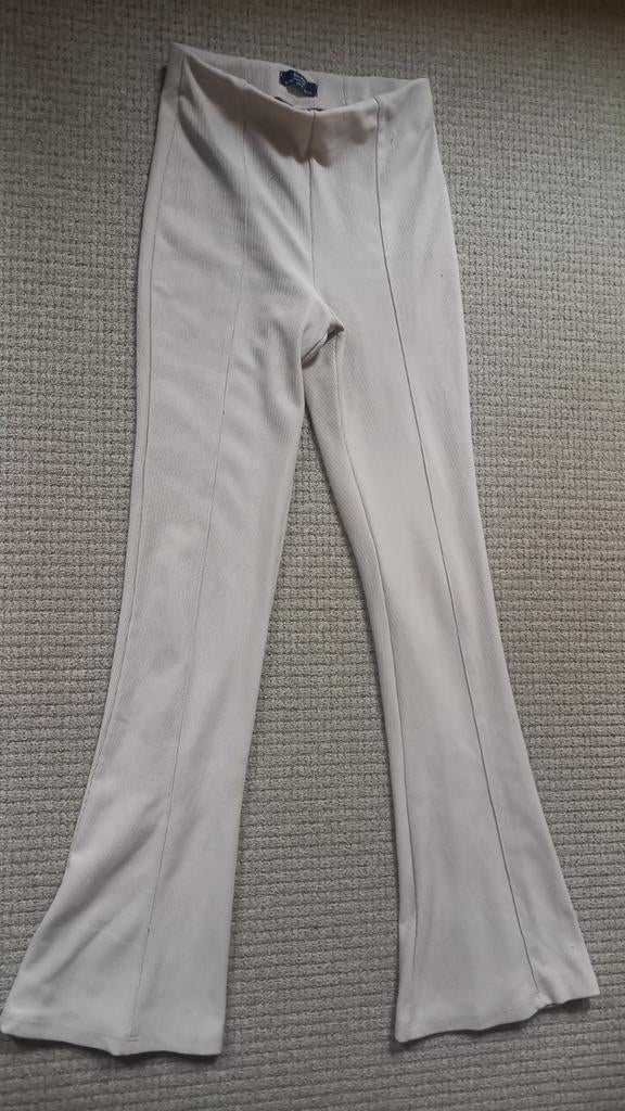 Geribbelde creme legging met wijde pijpen, Maat 38/40 (M), Beige, Zo goed als nieuw, Lang