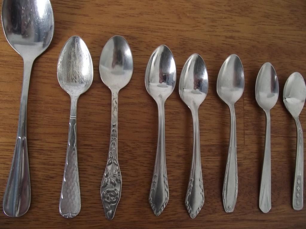 12 vintage RVS mooi versierde decoratie lepeltjes 12 cm p s, Antiek en Kunst, Antiek | Bestek, Ophalen of Verzenden