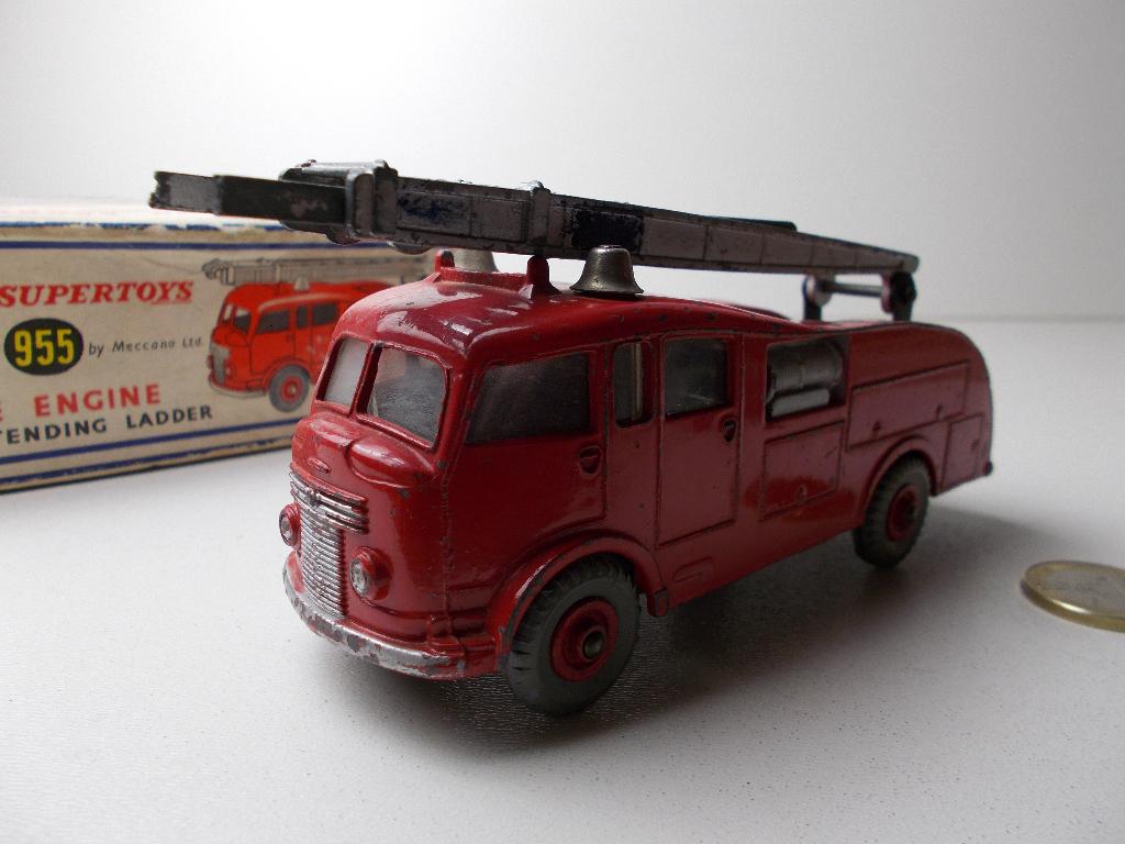 1964 Dinky SuperToys 955 FIRE ENGINE + ORIGINELE DOOS! (-E-), Ophalen of Verzenden, Zo goed als nieuw, Bus of Vrachtwagen, Dinky Toys