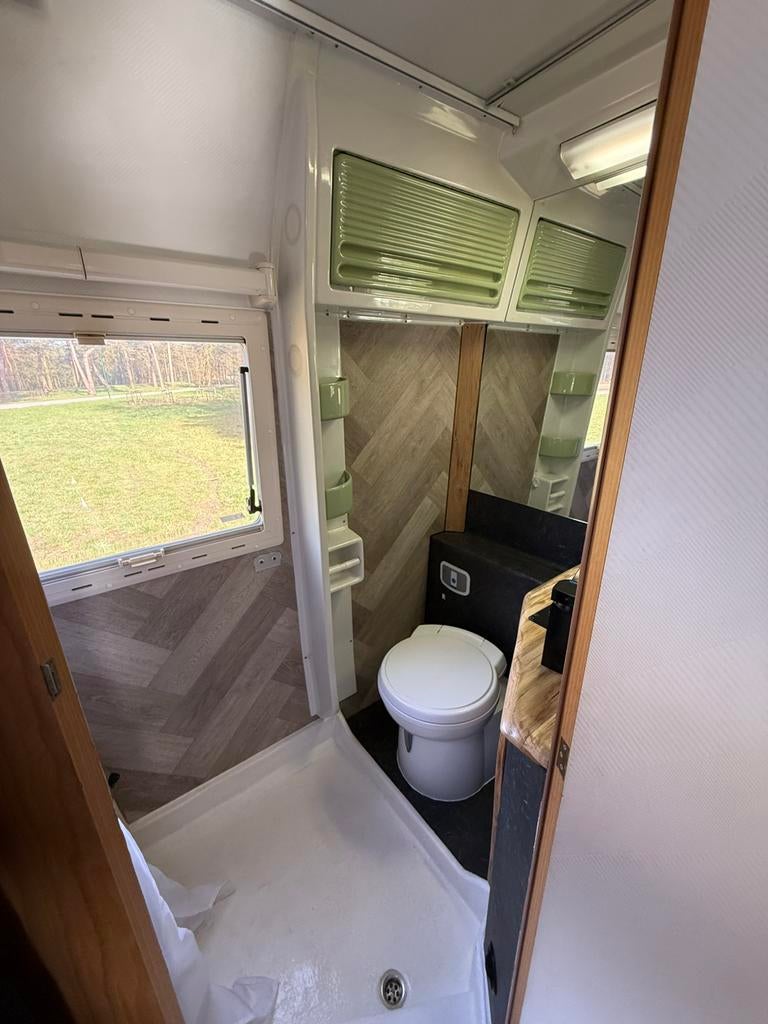 Laika Ecovip 3, Vakantieklaar, ISOFIX, APK 26-3-2028,, Caravans en Kamperen, Campers, Alkoof, Ringverwarming, Ford, Luifel