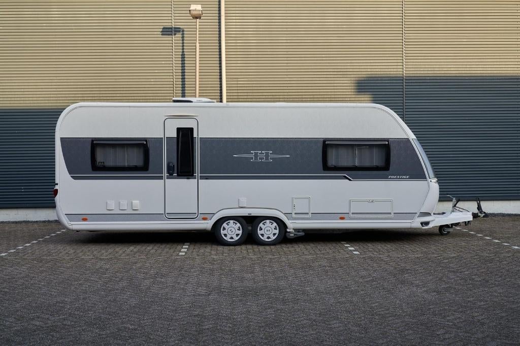 Hobby 620 cl  Airco, Mover, Oven, Magnetron, Voortent, Caravans en Kamperen, 2 aparte bedden, Rondzit, Hobby, 7 tot 8 meter