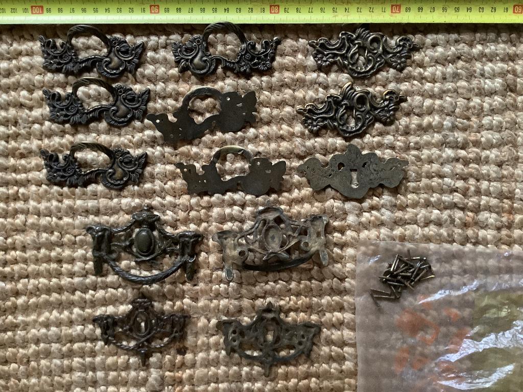 Koperen kastbeslag, greepjes, handvatten., Ophalen