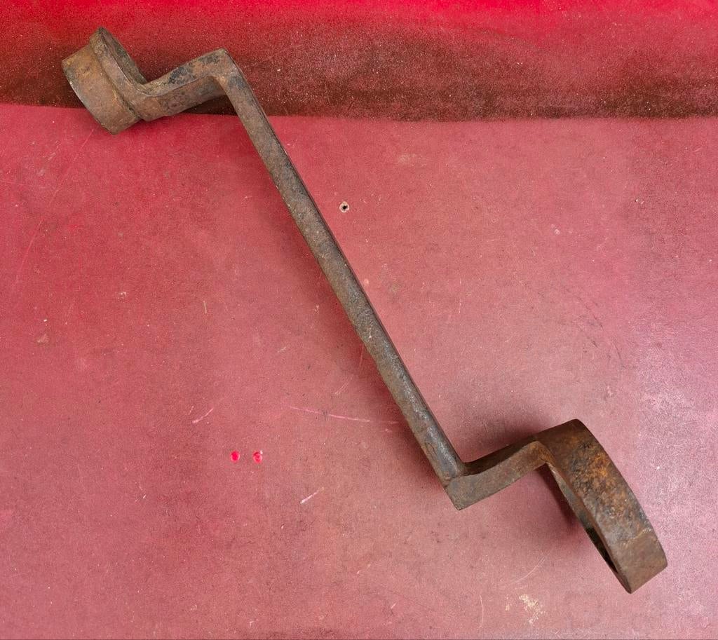 Ringsleutel. Gesmeed. Antiek.  32 cm.   27/37 mm, Ophalen