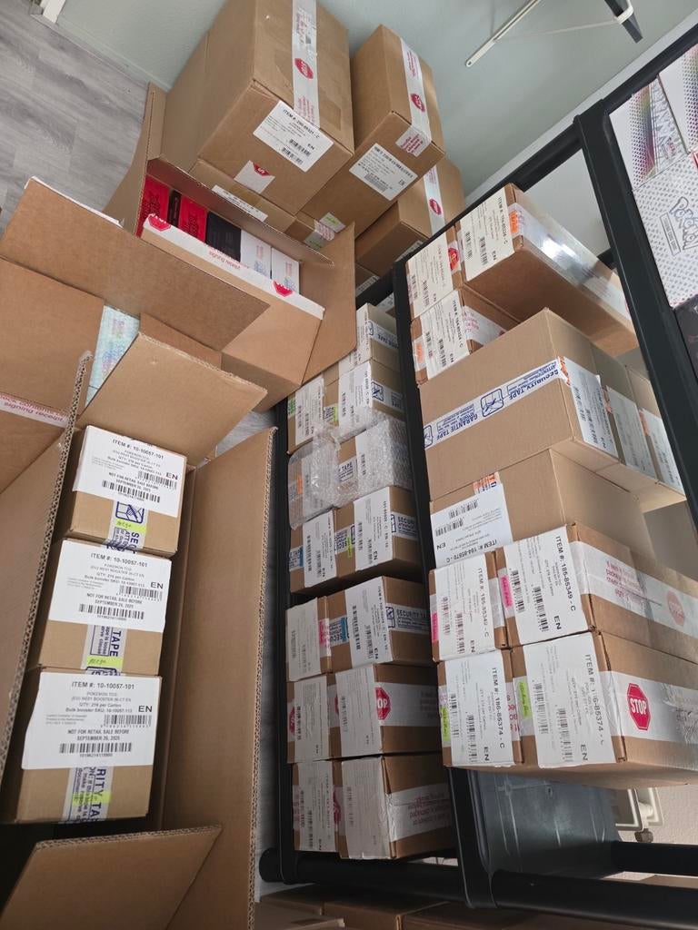 Fusion Strike Booster Box CASE (6) sealed Pokemon, Hobby en Vrije tijd, Verzamelkaartspellen | Pokémon, Ophalen of Verzenden, Nieuw