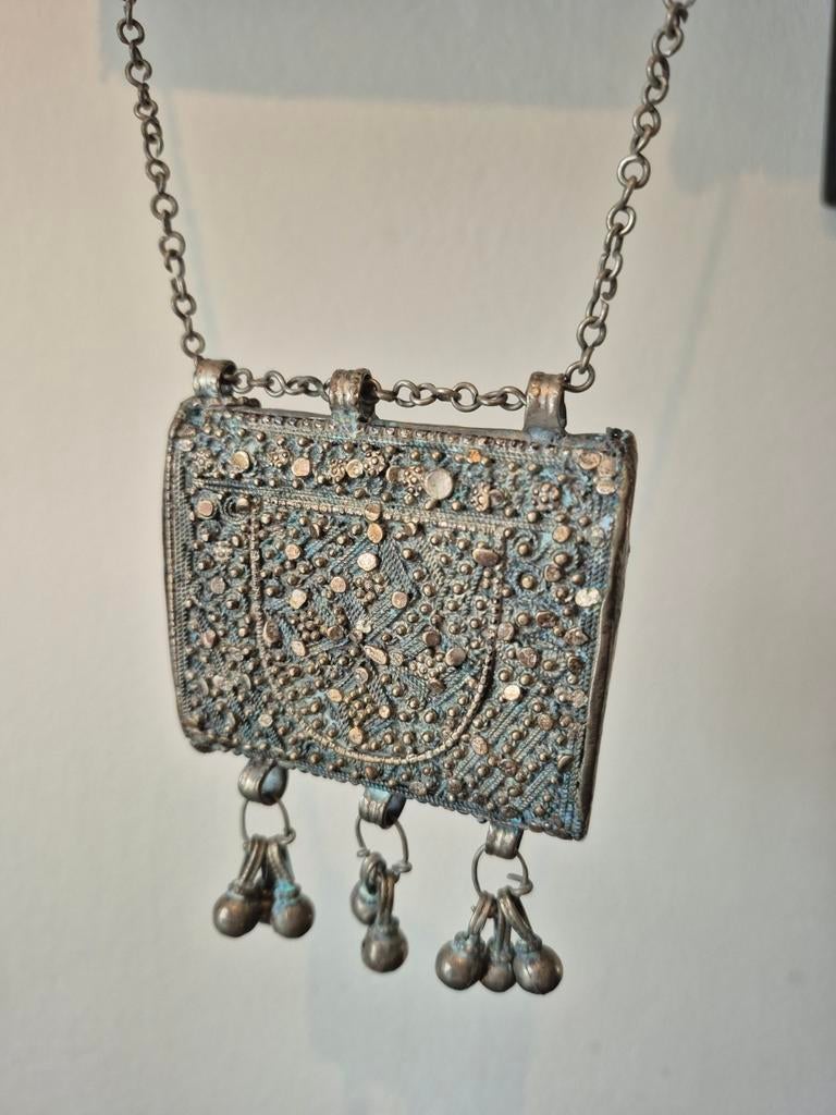 Antiek Zilveren Amulet Ketting uit Yemen 108 CM, Ophalen of Verzenden, Zilver, Ketting