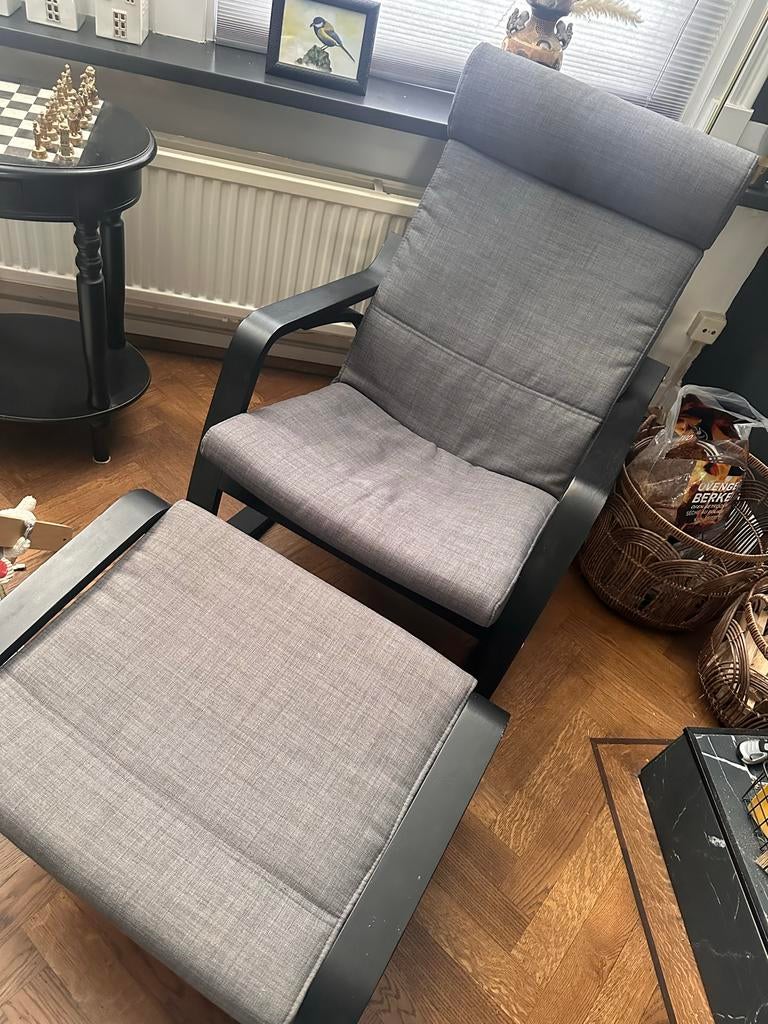 Ikea Poäng schommelstoel met voetenbankje, Huis en Inrichting, Fauteuils, Ophalen, Gebruikt, 75 tot 100 cm, 50 tot 75 cm