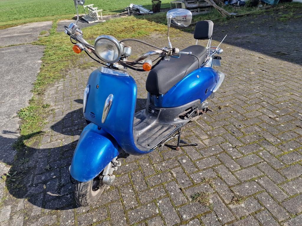 Blauwe scooter voor onderdelen, Ophalen, Gebruikt