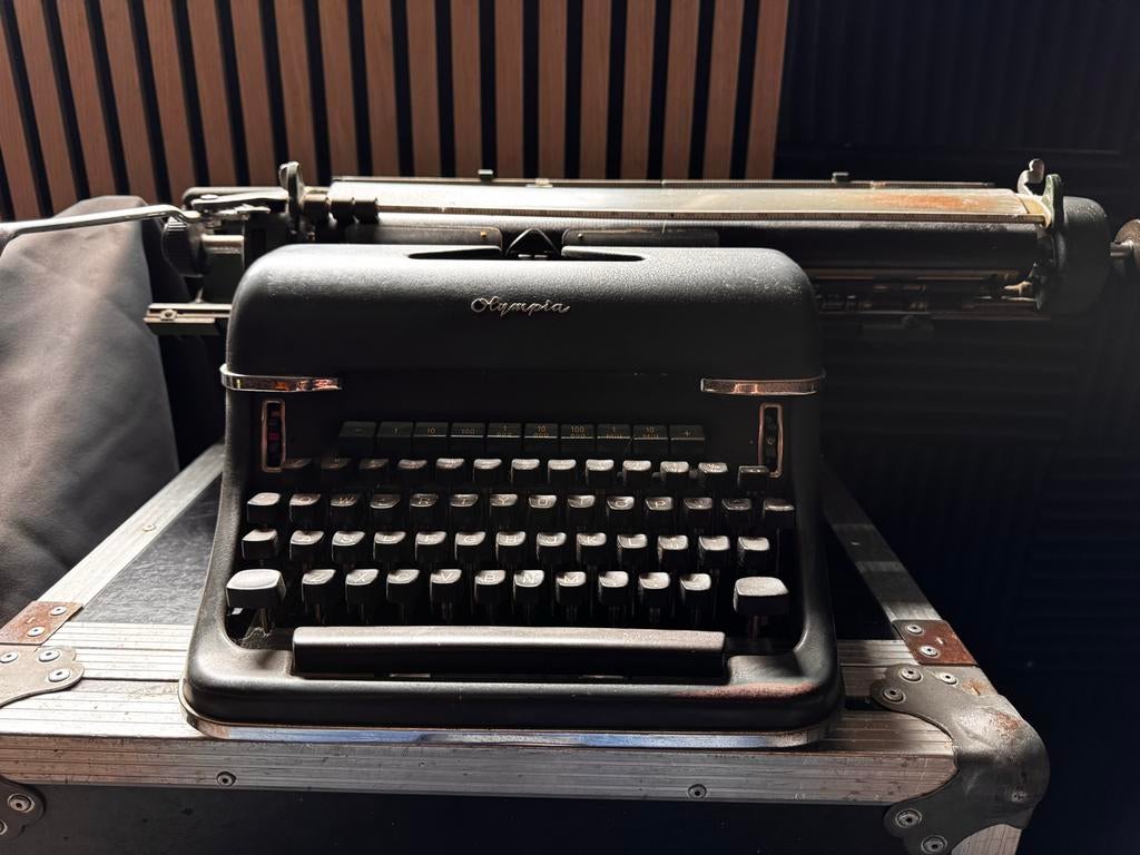 Typemachine Olympia, Diversen, Ophalen, Gebruikt