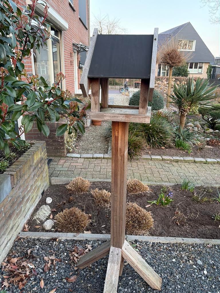 Houten Voederhuisje op Paal - Vogelvoederplaats, Ophalen, Gebruikt