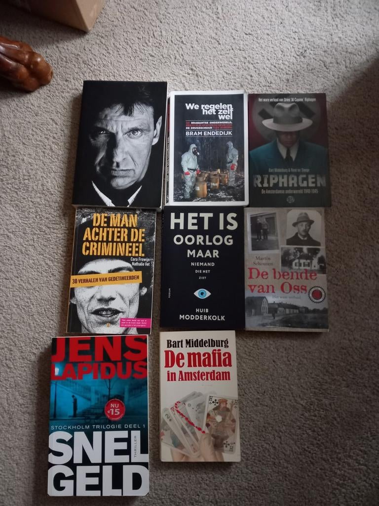 7 x boeken biografie en crime onder andere Holleeder., Ophalen, Zo goed als nieuw, Overige