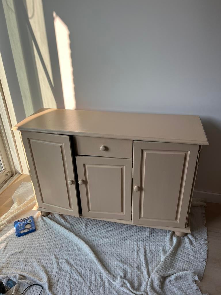 Beige lichtroze dressoir, Huis en Inrichting, Kasten | Dressoirs, Ophalen, Zo goed als nieuw, 25 tot 50 cm, 100 tot 150 cm