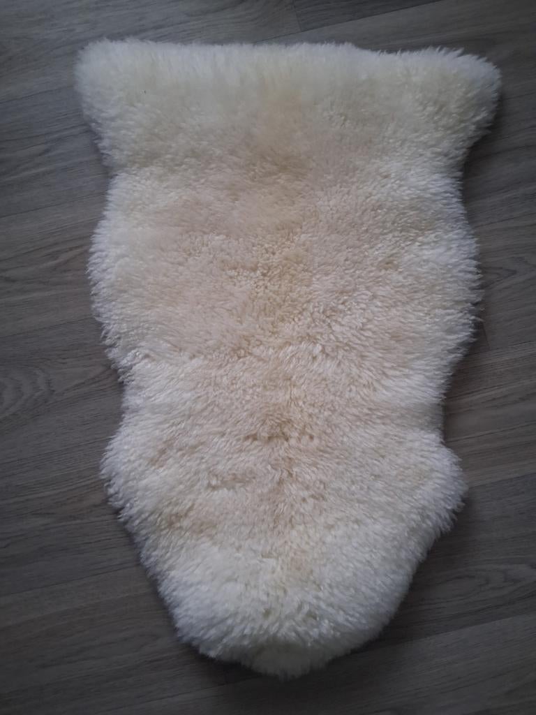 Zachte en decoratieve schapenvacht, Gebruikt, 100 tot 150 cm, Natuurlijk, Scandinavisch, Landelijk, Crème