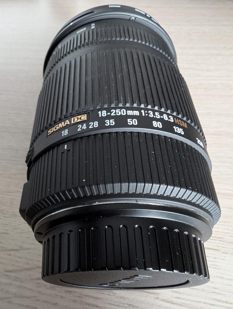 Sigma DC 18-250mm 1:3.5-6.3 HSM voor Canon EF-S, Ophalen of Verzenden, Zo goed als nieuw, Telelens, Zoom