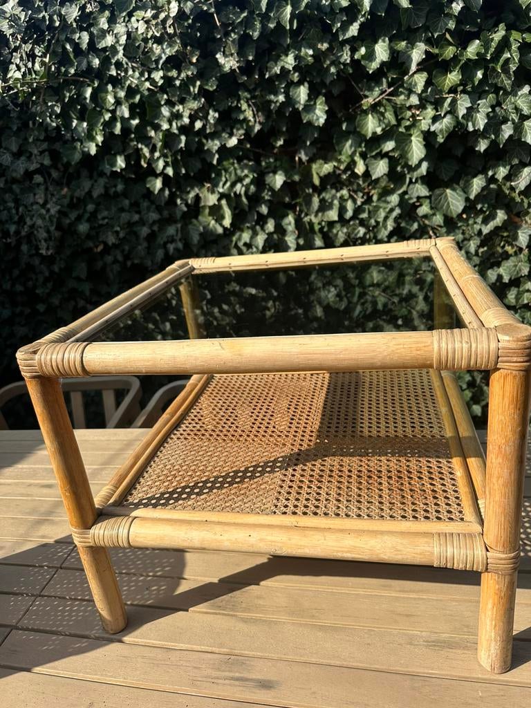 Vintage asian babboo coffee table/ smoked glass, Huis en Inrichting, Tafels | Bijzettafels, Minder dan 55 cm, Rond, Zo goed als nieuw