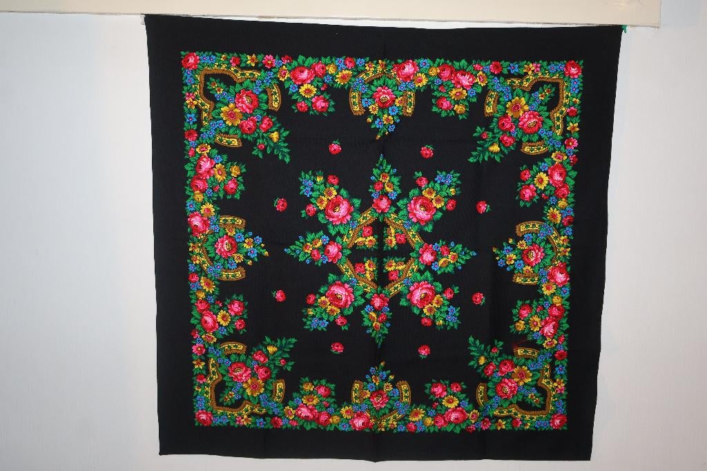 wollen sjaal shawl doekje kleedje; folklore klederdracht, Antiek en Kunst, Antiek | Kleden en Textiel, Ophalen of Verzenden