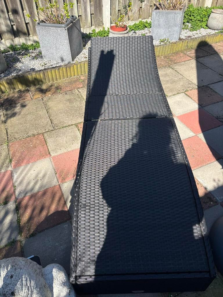 Zwart ligbed van wicker, Tuin en Terras, Ligbedden, Ophalen of Verzenden, Zo goed als nieuw, Wicker, Verstelbaar