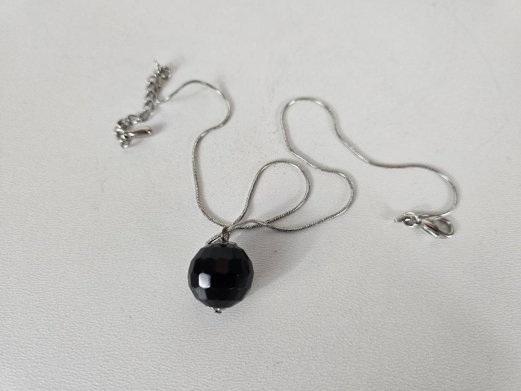 Schitterende geslepen zwarte onyx aan ketting, Overige materialen, Zwart, Nieuw, Ophalen of Verzenden