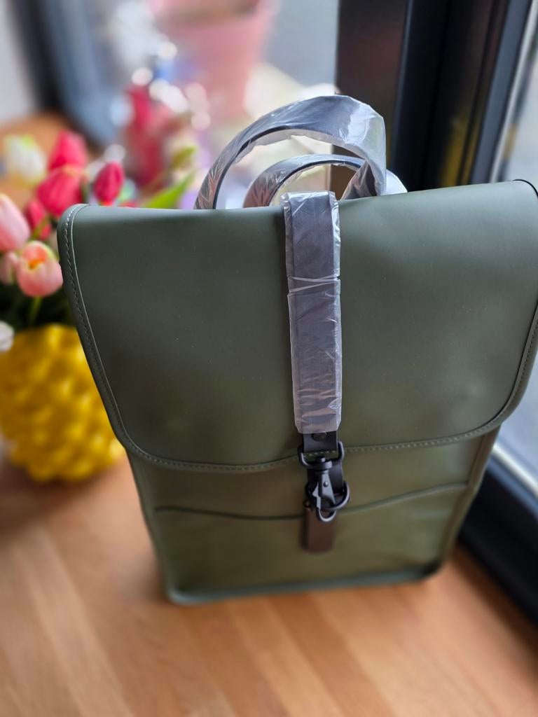 Nieuw met kaartjes Rains rugzak/ laptoptas khaki waterdicht, Sieraden, Tassen en Uiterlijk, Tassen | Rugtassen, Nieuw, Overige merken