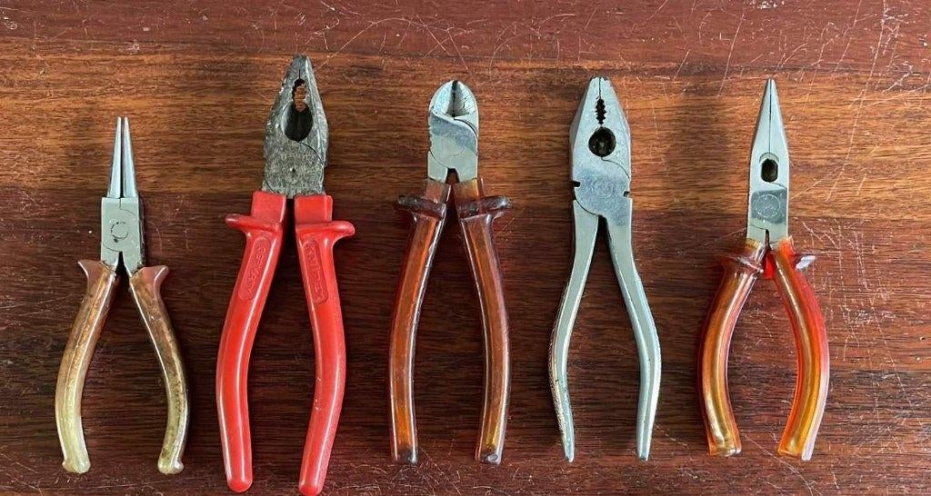 Divers gereedschap en een kitspuit, Ophalen of Verzenden, Gebruikt