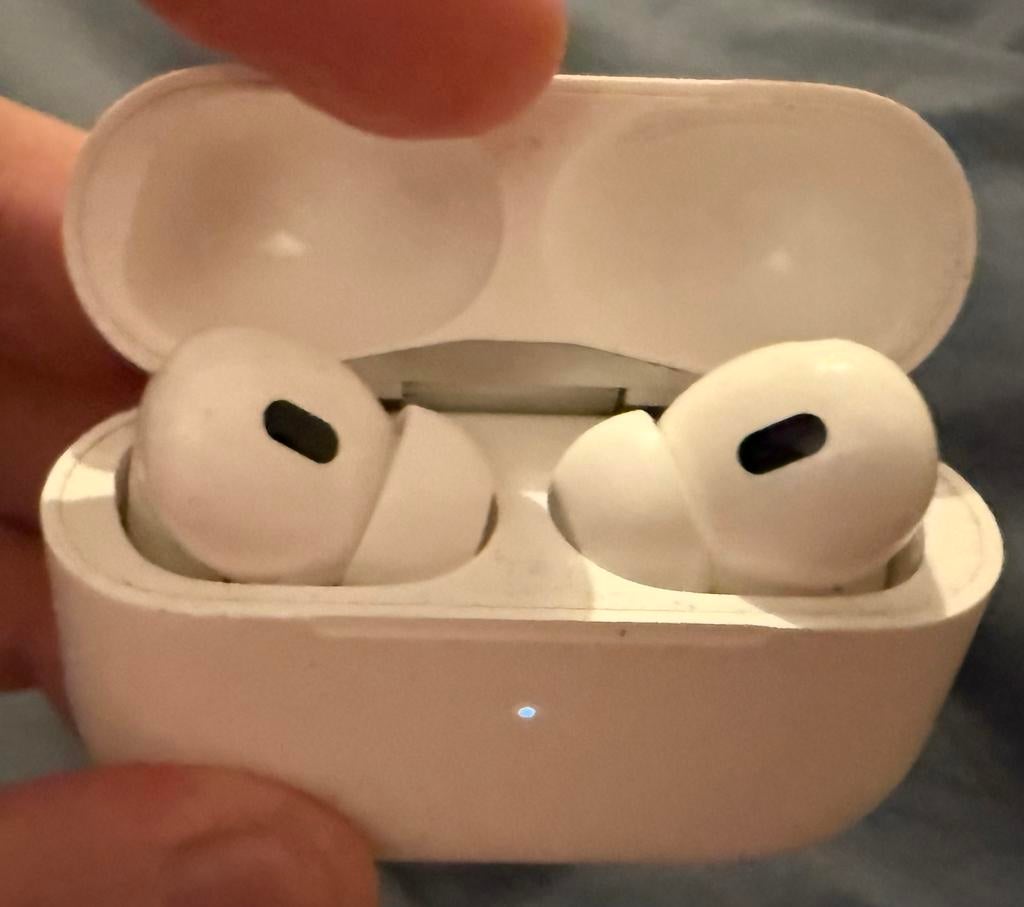 [ECHTE] AirPods pro 2, Telecommunicatie, Mobiele telefoons | Oordopjes, Gebruikt, In gehoorgang (in-ear), Apple, Wit, Actieve ruisonderdrukking