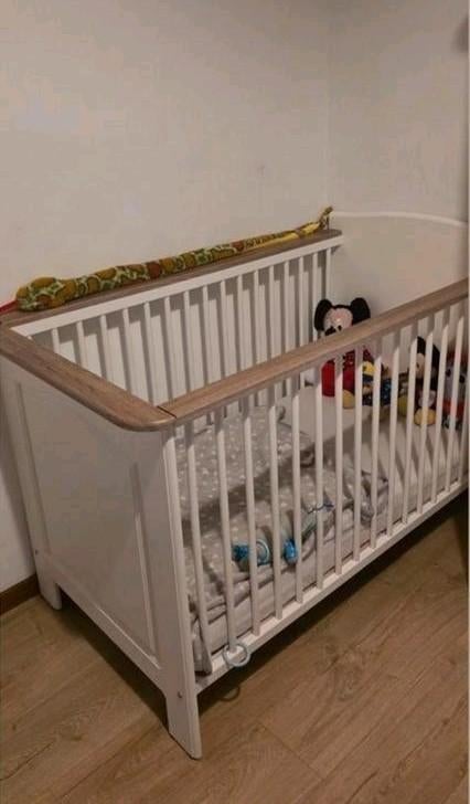 Complete babykamer: Ledikant, Commode, Kledingkast, Kinderen en Baby's, Kinderkamer | Complete kinderkamers, Ophalen, Zo goed als nieuw