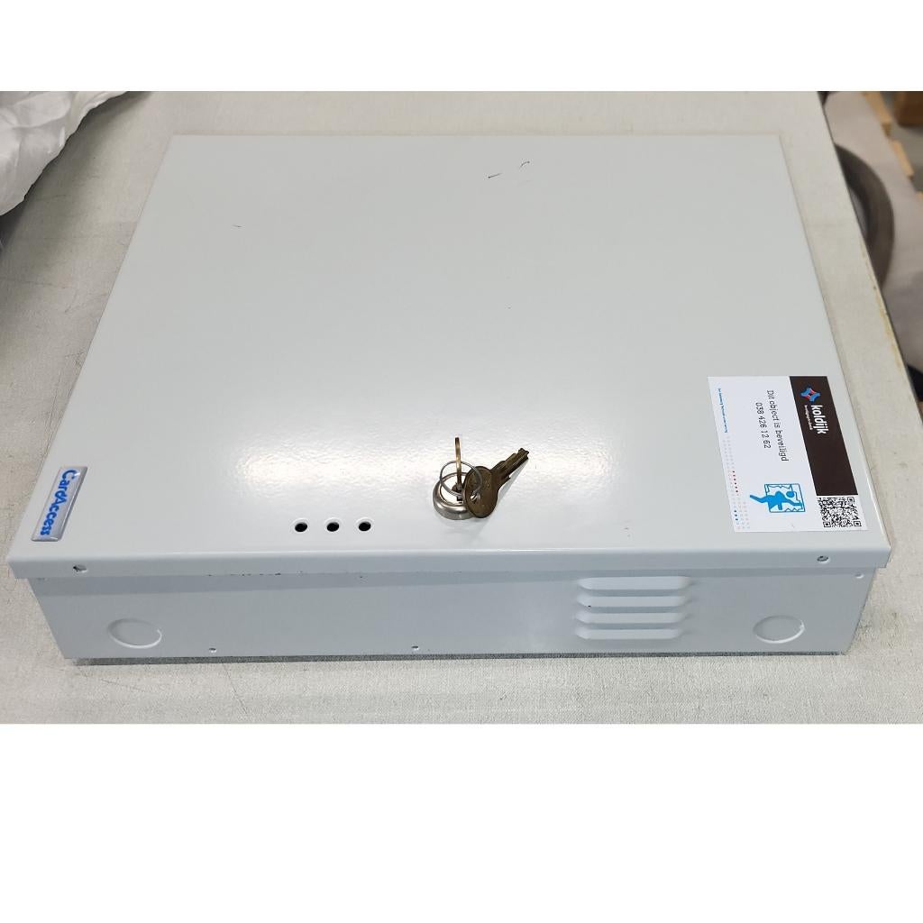 Metalen wandkast met slot en sleutels. Besturings kastje, Huis en Inrichting, Kasten | Lockerkasten, Ophalen of Verzenden, Zo goed als nieuw