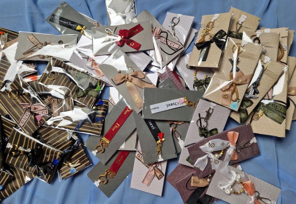 75 stuks Nieuwe Sleutelhangers partij pakket set bundel, Ophalen of Verzenden, Nieuw, Merk