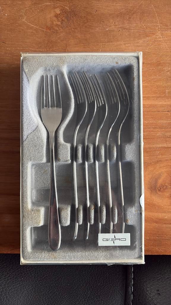 Gezocht : taartvorkjes Gero Zilmeta 18/8, Huis en Inrichting, Keuken | Bestek, Ophalen of Verzenden, Gebruikt, Rvs of Chroom, Los bestek