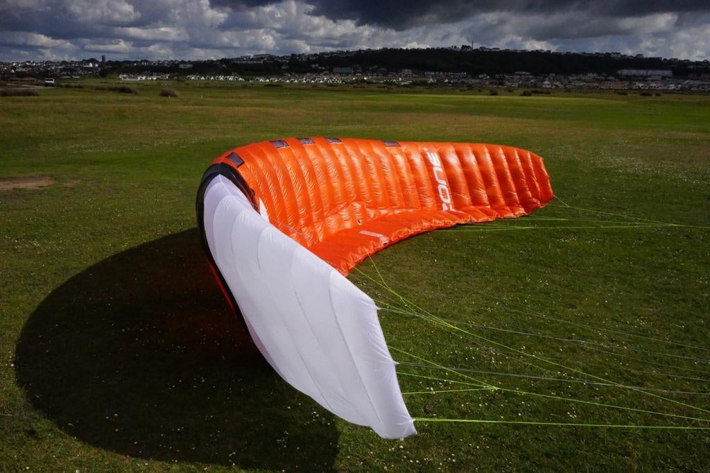 Ozone 9m Foilkite hyperlink v2, Watersport en Boten, Kitesurfen, 9 m², Geen board, Ophalen of Verzenden, Zo goed als nieuw