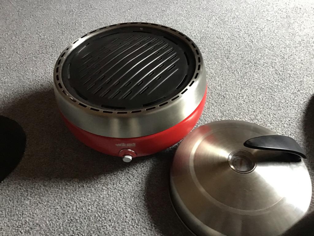 Grill Guru Tafel BBQ met Koreaanse grillplaat en pizzasteen, Ophalen, Gebruikt, Met accessoires