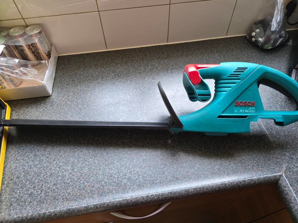 Bosch heggeschaar op accu, Ophalen of Verzenden, Zo goed als nieuw, Accu, Bosch
