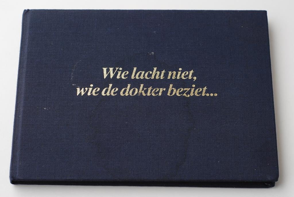 Wie lacht niet wie de dokter beziet - Humoristische cartoons, Verzenden, Zo goed als nieuw, Cartoons