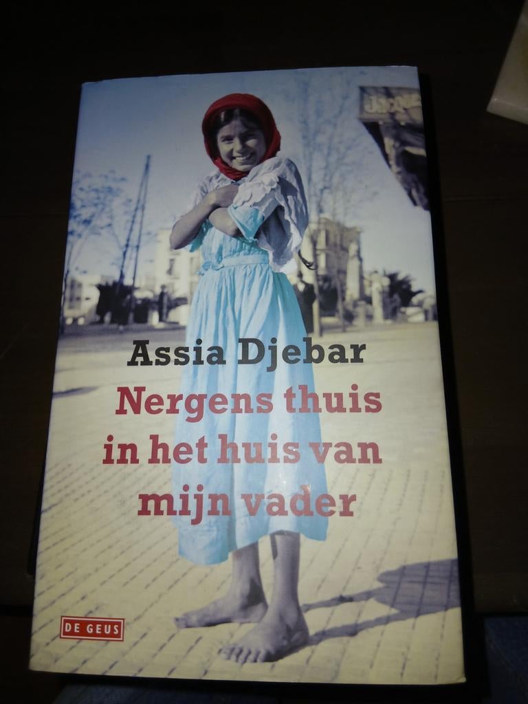Assia Djebar - Nergens thuis in het huis van mijn vader, Ophalen of Verzenden, Zo goed als nieuw, Assia Djebar