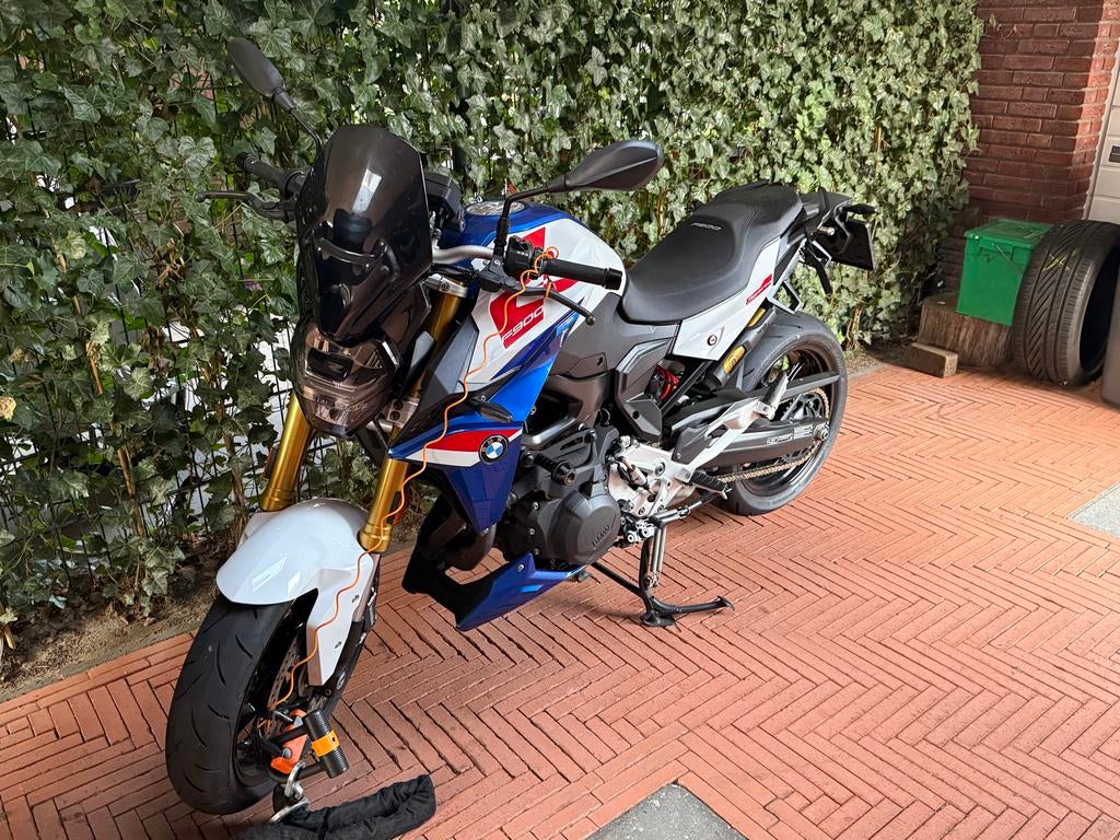 BMW F900R vol opties - zo goed als nieuw uit april 2024