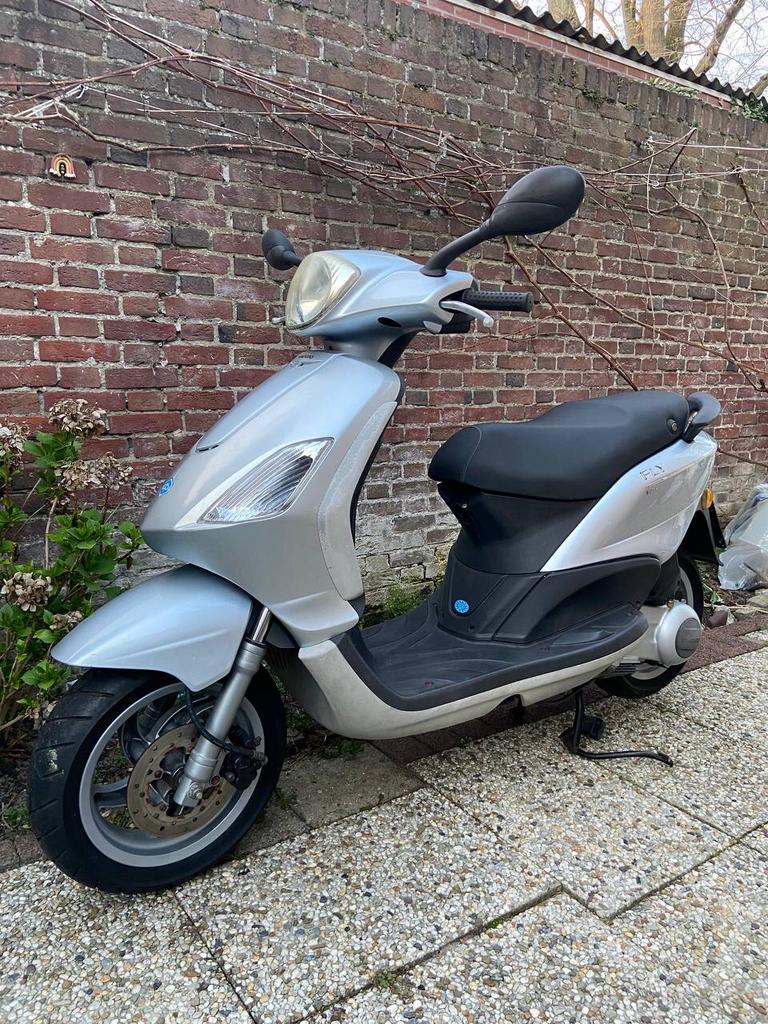 Piaggio Fly 125cc Topstaat Weinig Km, Fietsen en Brommers, Scooters | Piaggio, Ophalen of Verzenden, Gebruikt, Benzine, Fly