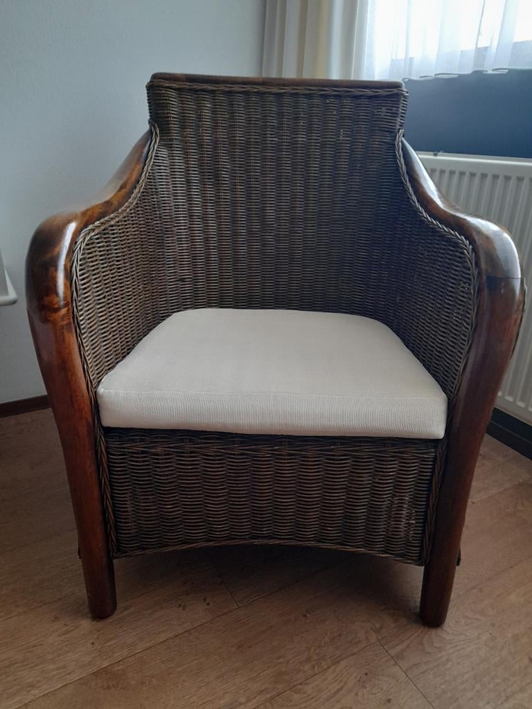 Rotan stoel met kussen, Huis en Inrichting, Stoelen, Ophalen, Gebruikt, Bruin, Riet of Rotan