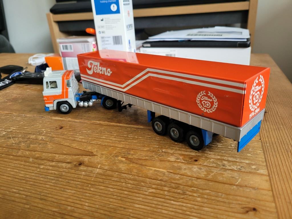 Scania 141 tekno oplegger, Hobby en Vrije tijd, Modelauto's | 1:50, T, T, Zo goed als nieuw, Tekno