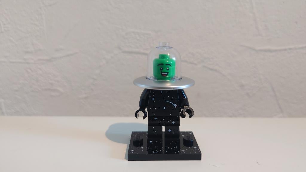 Lego Collectible Minifigure Series 26 Flying Saucer Costume, Ophalen of Verzenden, Zo goed als nieuw, Complete set, Lego
