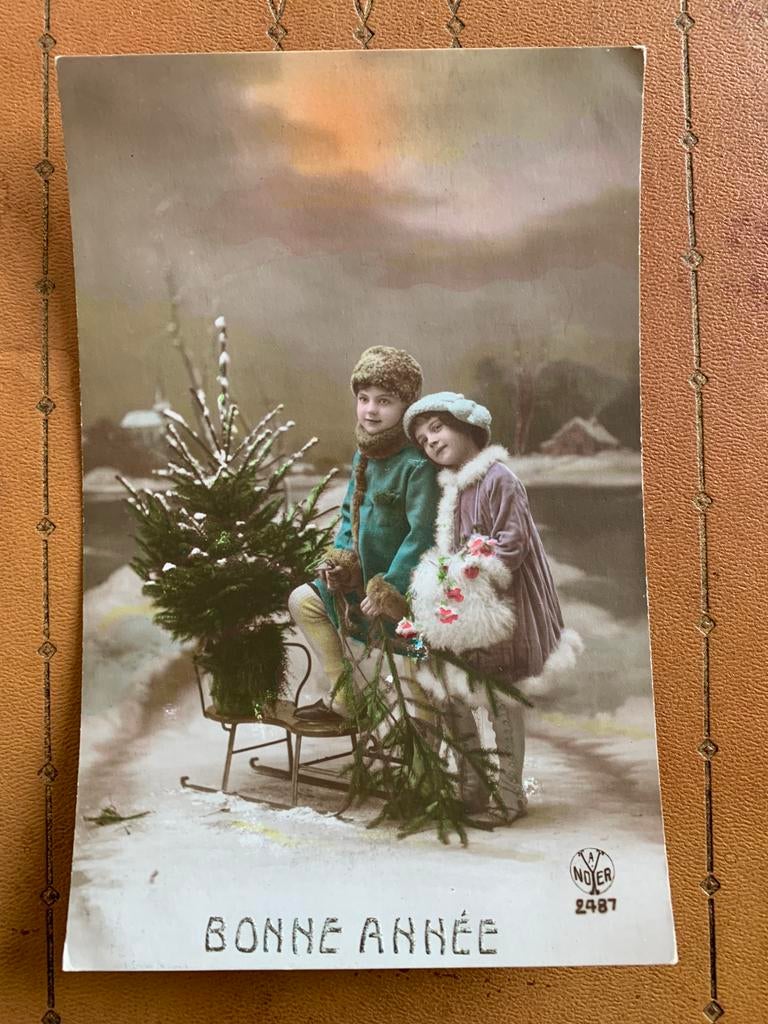 29-12-1917 Bonne Année - kindjes met slee en kerstboom, Verzamelen, Ansichtkaarten | Themakaarten, Ophalen of Verzenden, Voor 1920