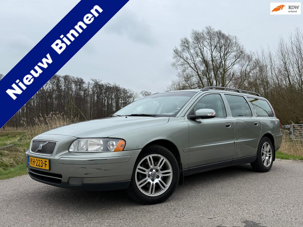 Volvo V70 2.4D Edition | Leder | Trekhaak | Clima | Stoelver, Auto's, 15 km/l, Grijs, Euro 4, Te koop