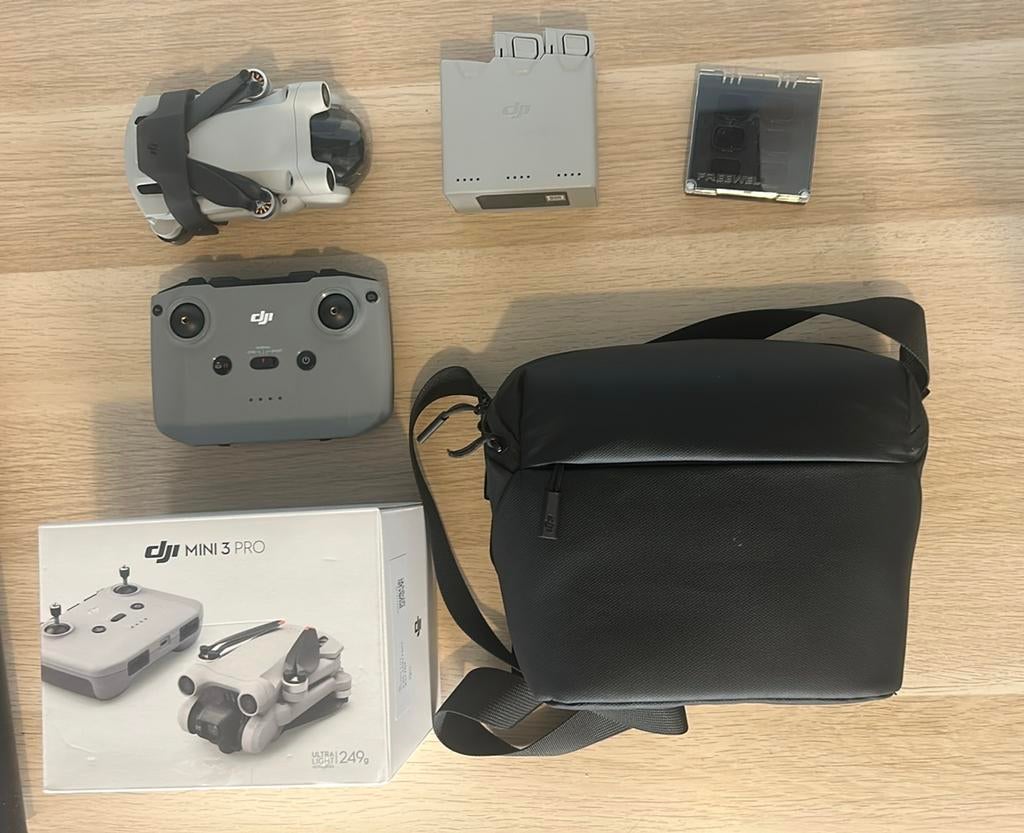 DJI mini 3 pro - Drone - 249gram - fly more combo -mooie set, Audio, Tv en Foto, Drones, Zo goed als nieuw, Cameradrone, Topkwaliteit