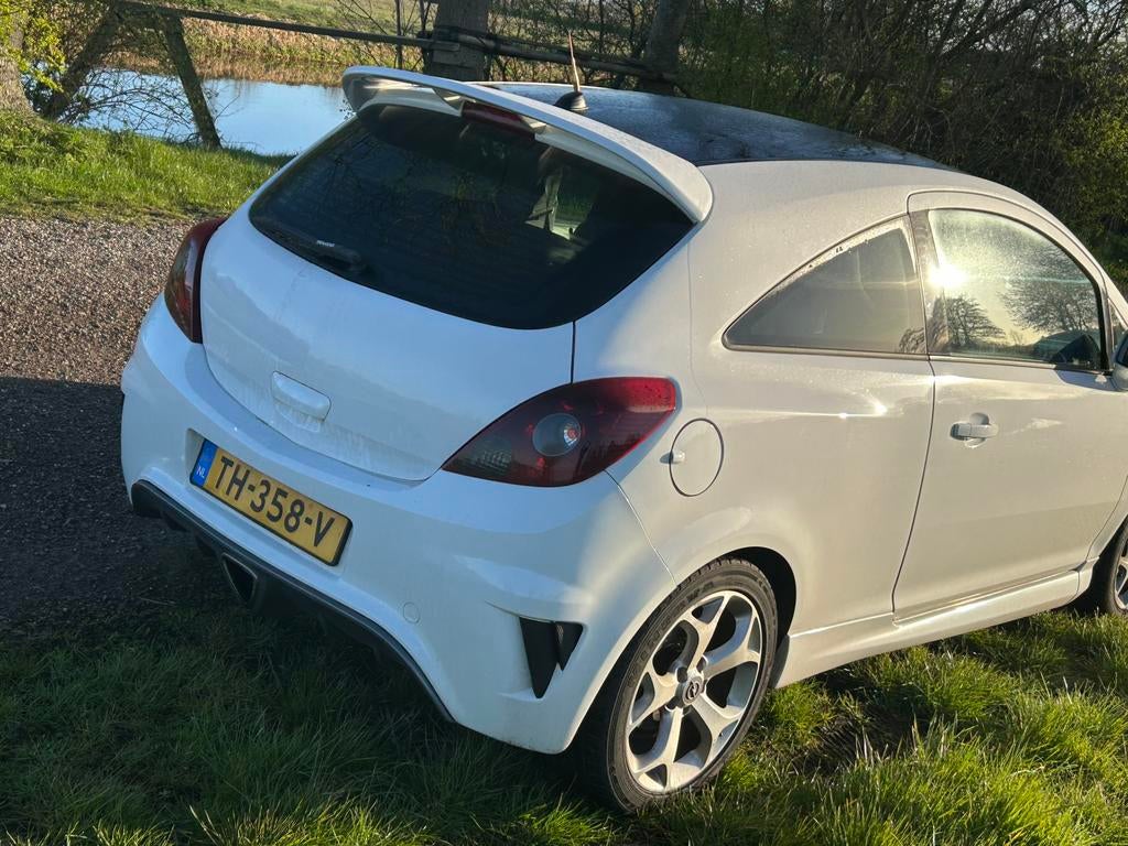 Opel Corsa OPC 1.6 Turbo Recaro!, Auto's, Opel, Voorwielaandrijving, Zwart, Wit, Handgeschakeld