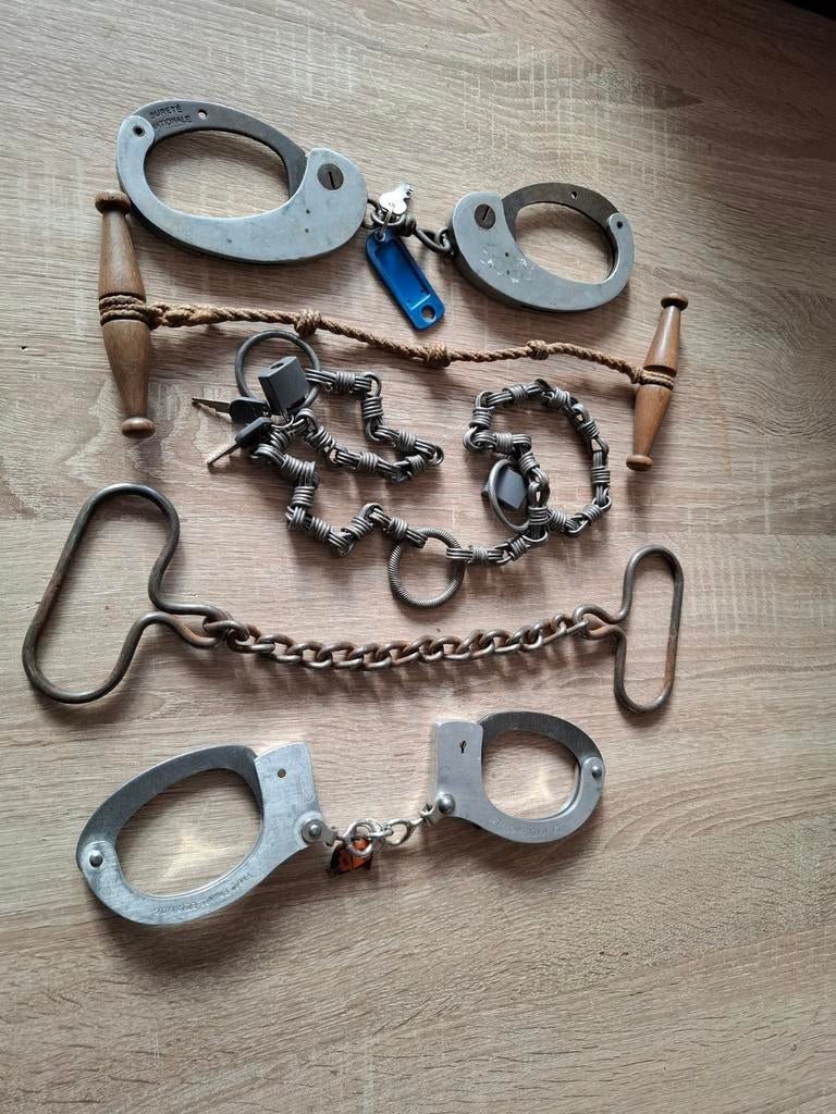 Verzameling franse handboeien en knevels, Ophalen, Landmacht, Overige gebieden