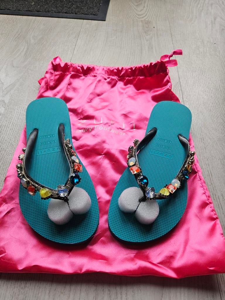 Mooie Uzurri slippers maat 35/36, nieuw en ongedragen, Kleding | Dames, Schoenen, Ophalen of Verzenden