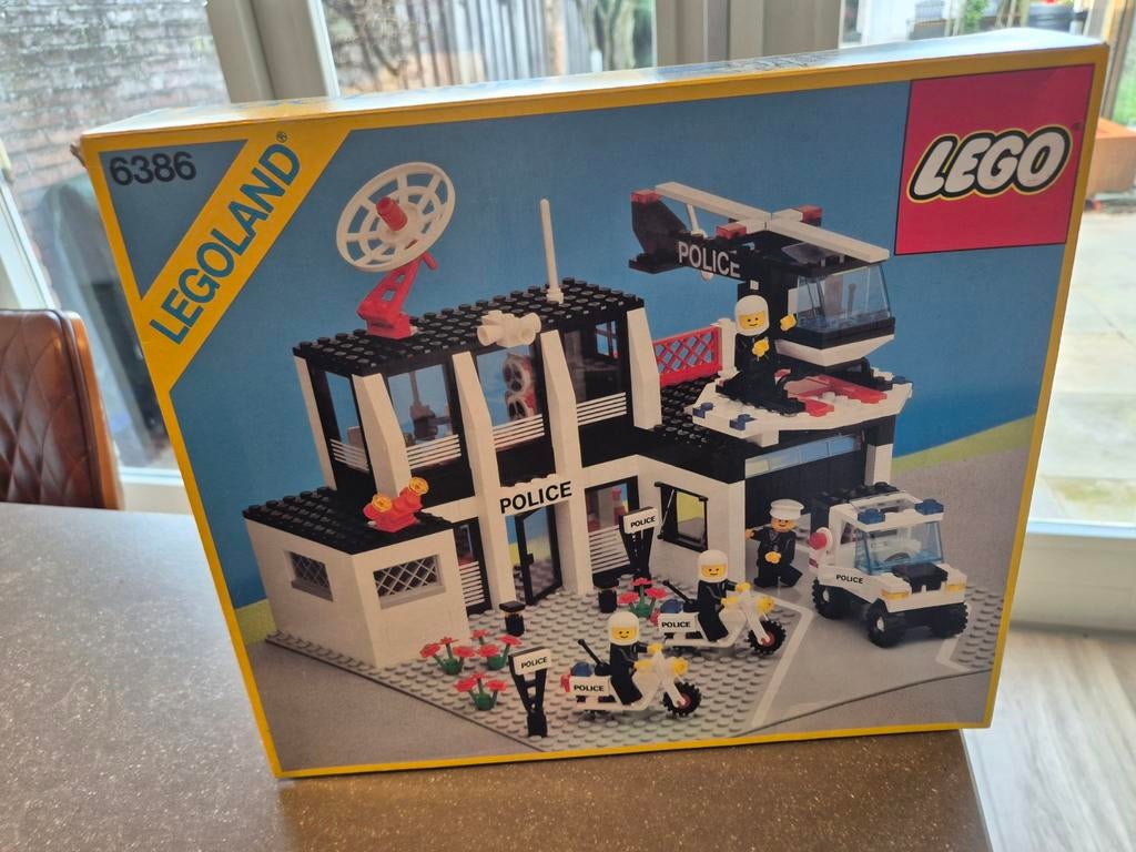 Lego Politiebureau nr. 6386 met doos en bouwinstructies, Ophalen of Verzenden, Zo goed als nieuw, Complete set, Lego