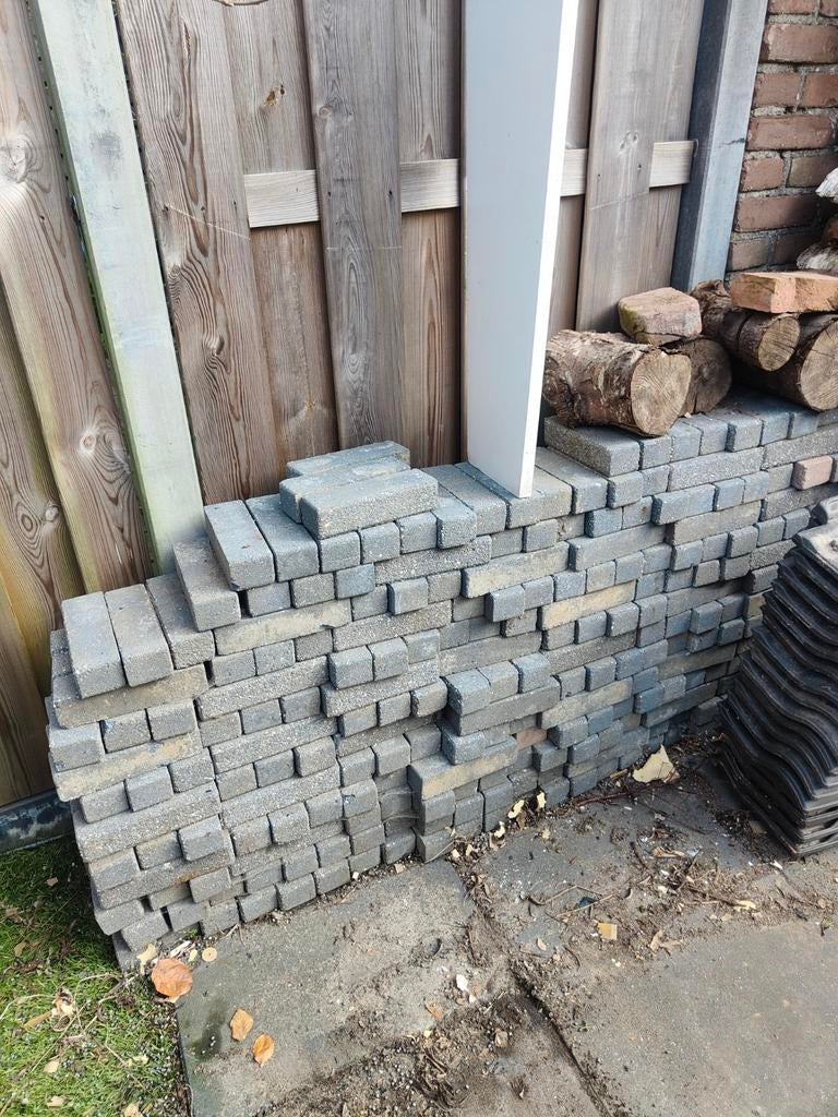 GRATIS! Mooie partij gebruikte stenen en tegels, Tuin en Terras, Gebruikt, Overige typen, Ophalen of Verzenden, 10 m² of meer